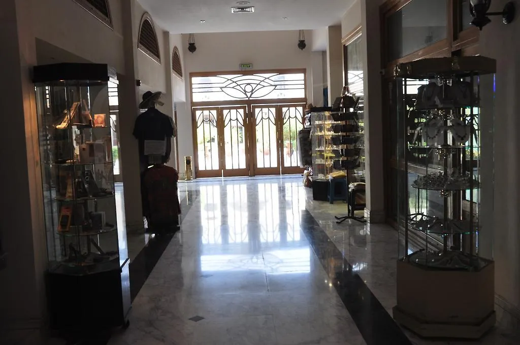 Mercure Luxor Karnak 5*,